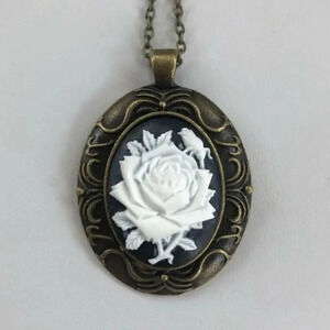 Antique Style Flower Floral Cameo Black & White Bronze Necklace